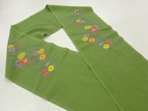 縮緬地菊模様刺繍半衿